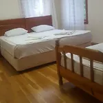 Incilikonak מלון *
